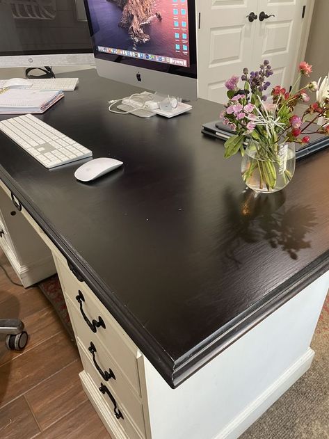 old desk makeover Office Desk Color Ideas, Office Desk Redo Ideas, Painting Office Furniture, Office Desk Painting Ideas, Old Office Desk Makeover, Refurbished Office Desk, Large Desk Makeover, Painting A Desk Ideas, Office Desk Refinishing Ideas