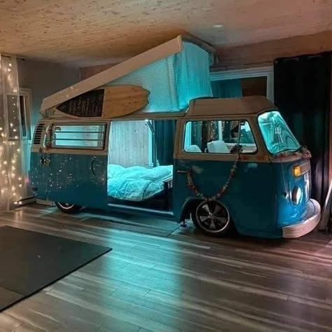 Vintage Volkswagen Bus, Vw Bus T2, Grandkids Room, Amazing Bedroom Designs, Kombi Home, With Girlfriend, Car Part Furniture, Automotive Furniture, Combi Volkswagen