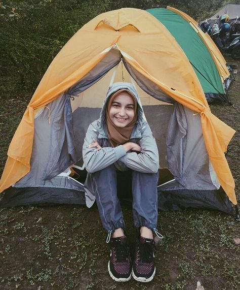 Outfit Camping Hijab, Ootd Camping, Camping Outfits For Women, Outfits Hijab, Casual Hijab Outfit, Casual Hijab, Hijab Chic, Camping Outfits, Muslim Girls