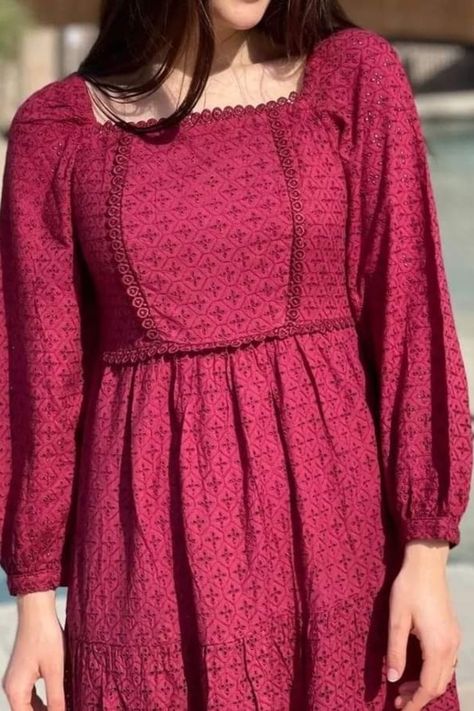 Beautiful short frock stitching style New Short Frock Design 2023, Short Frock Neck Design, Frock Neck Designs For Women, Pakistani Girls Dresses, New Frock Design, Dress Stitching Ideas, Frock Stitching, Law Outfits, Pakistani Frocks