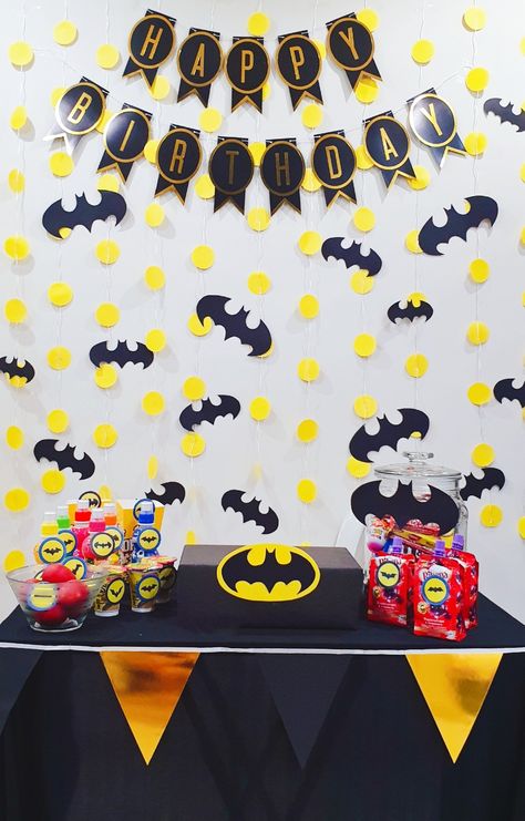 Batman Birthday Theme Ideas, Batman Party Decorations Diy, Diy Batman Decorations Birthday, Batwheels Birthday Party Ideas, Batman Birthday Party Decorations, Batman Party Ideas, Batman Birthday Party Ideas, Batman Theme Party, Batman Party Decorations