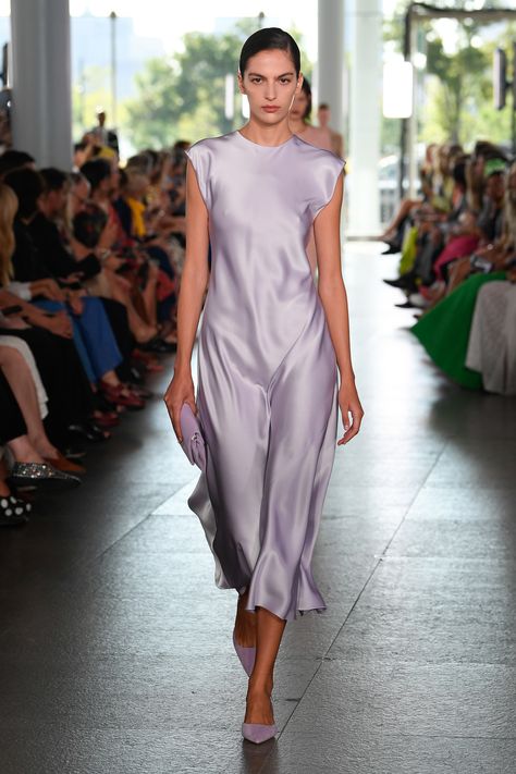 Carolina Herrera 2024, Silk Skirts, Cocktail Outfit, Bias Cut Dress, Pastel Fashion, Beautiful Dresses Short, Glam Looks, Fashion 2024, Spring 2024