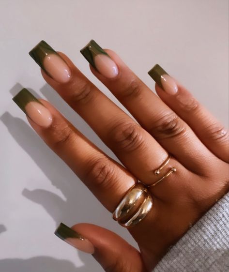 Fall Nail Inspo Medium Length, Shortie Fall Nails, Short Fall Nail Sets, Fall Short Nails 2023, Short Olive Green Nails Designs, Medium Square Nails Designs Fall, Green Nails Medium Length, Fall Nails 2023 Square, Fall Square Acrylic Nails Medium