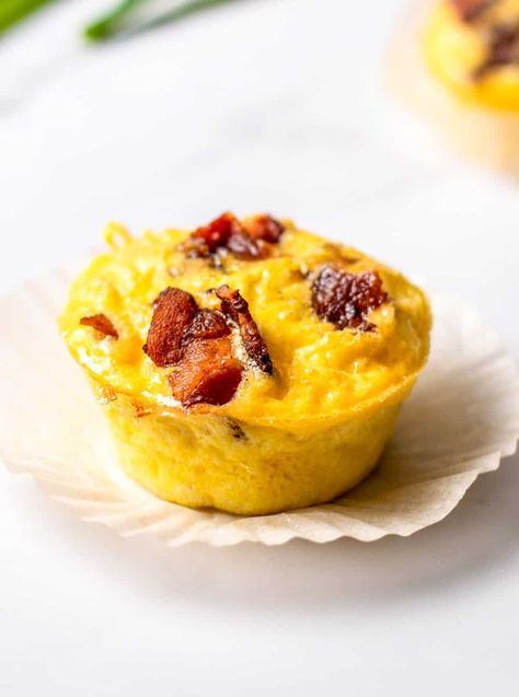 Starbucks Eggbites Copycat Recipe Oven, Starbucks Bacon Gruyere Egg Bites, Bacon And Gruyere Egg Bites, Gruyere Egg Bites, Recipe With Cottage Cheese, Starbucks Egg Bites Recipe, Bacon Egg Cups, Egg Muffin Cups, Egg Cups Recipe