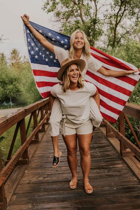 26 Fourth of July Outfit Ideas for Fashionable Girls  #Outfits Flag Photoshoot, Greece Vacation Outfit, Fourth Of July Outfit Ideas, Houndstooth Outfit, Fourth Of July Outfits, July Outfit Ideas, 4th Of July Photography, Kentucky Derby Outfit, Fourth Of July Outfit