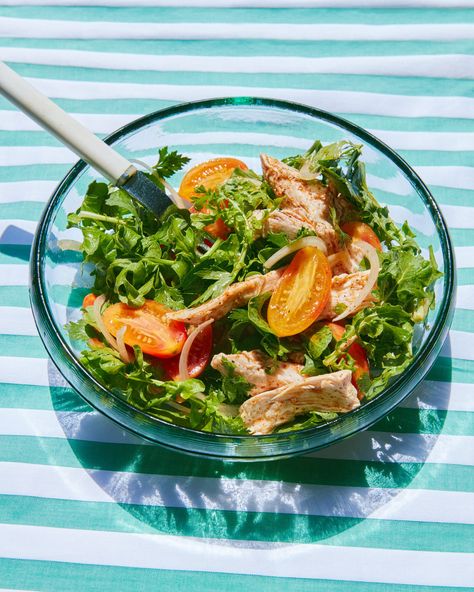 Earthy Aleppo pepper mingles with tangy sumac in the lively vinaigrette for this summery chicken and tomato salad recipe. Fennel Orange Salad, Salads With Meat, Thomas Keller Recipes, Kitchen Reference, Fish Recipes Baked, Tomato Salad Recipes, Thomas Keller, Salad With Chicken, Chicken Recipies