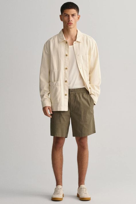 Olive Shorts Outfit Men, White Overshirt Men Outfit, Autumn Shorts Outfit, Beige Overshirt Men Outfit, Beige Sneakers Outfit Men, Gum Sole Sneakers Outfit, Green Shorts Outfit Men, Beige Sneakers Outfit, Green Shorts Outfits