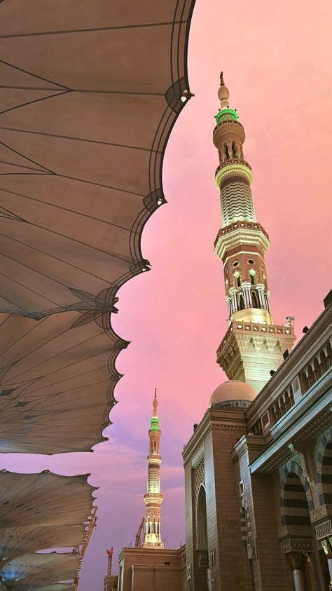 Saudi Wallpaper Aesthetic, Pink Mosque Wallpaper, Pink Wallpaper Islam, Madinah Wallpaper Aesthetic, Wallpaper Mekkah Aesthetic, Islamic Wallpaper Iphone Quotes, Mekah Madinah Aesthetic, Wallpaper For Muslims, Mekkah Aesthetic Wallpaper