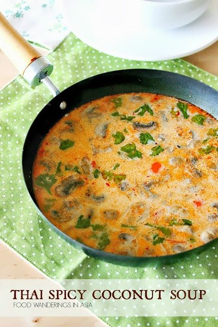 Spicy Thai Coconut Soup - Vegan, sub vegetable broth. My goodness this was easy & fragrant and delicious! Served over a bowl of brown rice to add some hardiness. Thai Coconut Soup Vegan, Thai Mat, Soup Asian, Thai Mad, Chicken Lime, Lime Soup, Thai Red Curry Paste, Recipes Spicy, Dinner Soup