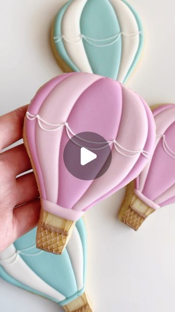 Air Balloon Cookies, Goodies Ideas, Hot Air Balloon Cookies, Balloon Cookies, Iced Cookies, Hot Air Balloons, Icing Cookies, Baby Sprinkle, Air Balloons