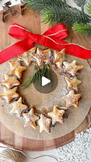 Puff Pastry Nutella, Nutella Star, Nutella Puff Pastry, Party Boards, Christmas Pastries, Star Wreath, Wreath Cookies, Trace A, Bread Shaping