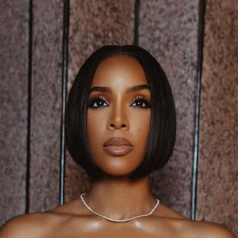 Kelly Rowland on Instagram: "💛🖤 #Meaculpa Press Tour @netflix" Kelly Rowland Fashion, Kelly Rowland Bob Hairstyles, Kelly Rowland Bob, Elevate Aesthetic, Kelly Rowland Hairstyles, Kelly Rowland Makeup, Kelly Rowland Hair, Mini Locs, Black Bobs