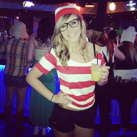 Costumes With Glasses, Halloween Costumes Glasses, Creative Halloween Makeup, People With Glasses, Where's Waldo, Holloween Costume, Hallowen Costume, Halloween Makeup Scary, College Halloween