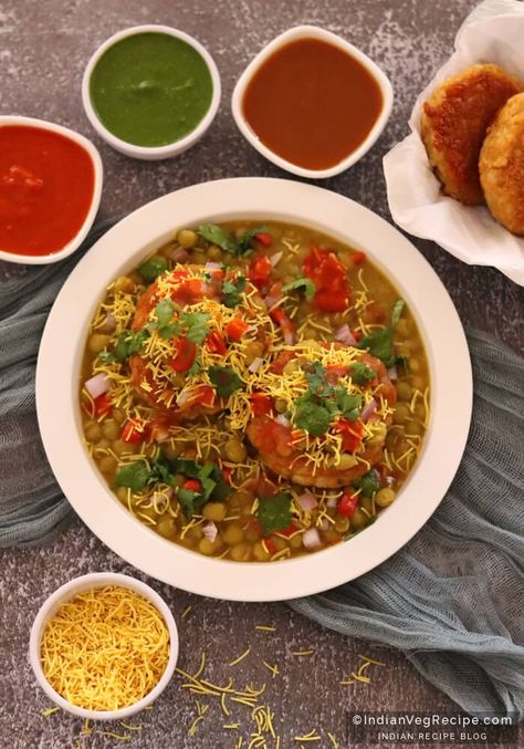 Ragda Patties Recipe Video, Aloo Tiki, Appetizers Platter, Ragda Patties Recipe, Chat Recipes, Ragda Patties, Snacks Vegetarian, Veg Pulao Recipe, Delhi 6