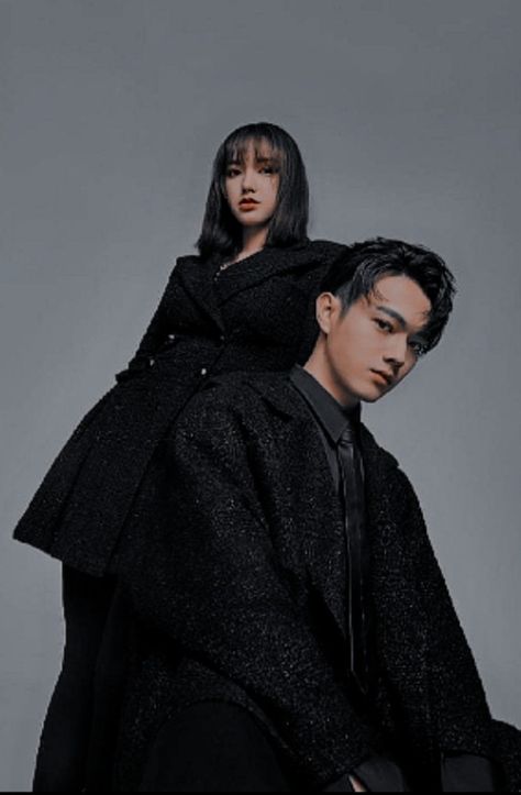 Female And Male Poses Together, Man And Woman Photoshoot, Siblings Pose Reference, Male And Female Photoshoot, Male Female Photoshoot, Man And Woman Pose, Couple Model Poses, Cool Duo Poses, Power Couple Poses