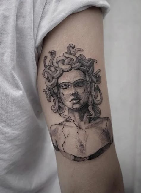 Greece Tattoo, Medusa Tattoo Design, Nouveau Tattoo, Statue Tattoo, Medusa Tattoo, Latest Tattoos, Greek Tattoos, B Tattoo, Little Tattoos