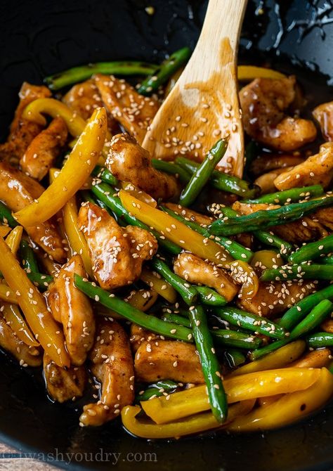 Sesame Chicken Stir Fry, Chicken And Green Beans, Stir Fry Chicken, Sticky Sauce, Chicken Green Beans, Honey Sesame Chicken, Asian Stir Fry, Fry Chicken, Honey Sesame