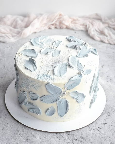 Latest Cake Design, Blue And White Wedding, Bridal Shower Inspo, Small Wedding Cakes, Blue Desserts, Something Blue Bridal, Blue Bridal Shower, Wedding Cakes Blue, Blue Cakes