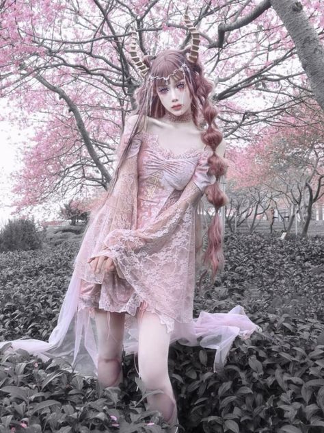 Darkwave Aesthetic, White Goth Outfit, Romantic Goth Outfits, Goth Girlfriend, Goth Shop, Vampire Dress, Vampire Clothes, Pink Goth, White Goth