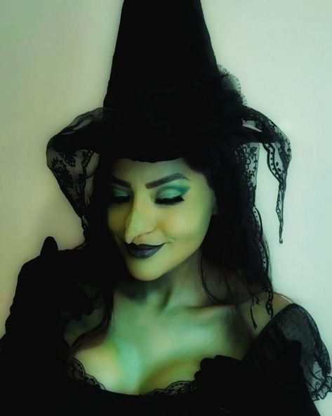 Halloween Prosthetic Makeup, Witch Nose, Wicked Witch Of The East, Theater Makeup, Witch Decorations, Halloween Makeup Witch, Vampire Dress, Prosthetic Makeup, Nose Makeup