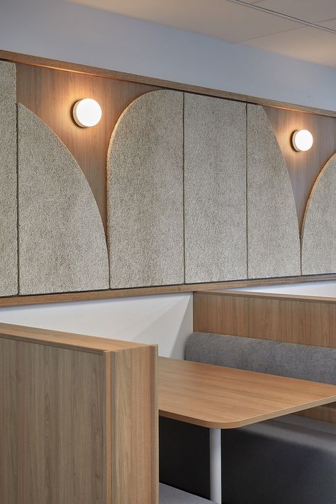 Column Solution Interior Design, Coastal Conference Room, Colorful Reception Desk, Curved Lines Interior Design, Accent Wall Commercial Design, Curved Wall Paneling, Art Deco Office Design, Office Space Interior Design, Acoustics Design