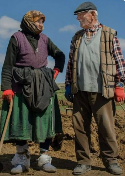 Irish Cottage, Old Couples, Figure Photo, Expressionist Art, Photographs Of People, Fashion People, Old People, World Cultures, People Of The World