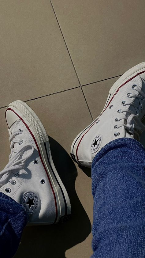 How To Wash Converse, Clean White Converse, How To Clean White Converse, White Converse Shoes, White Chucks, Chic Sneakers, White Converse, Chuck 70, Mesh Bag