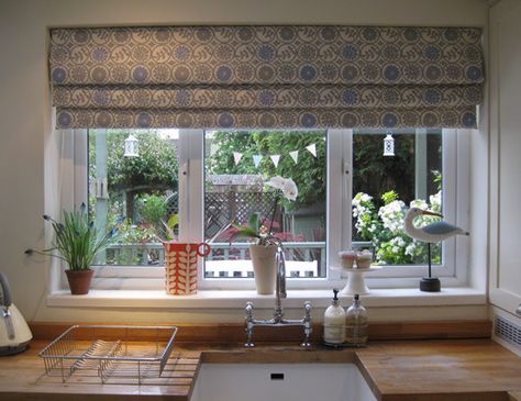 A Roman Blind Class | Curtain Making Courses Large Roman Blinds, Nursery Blinds, Cornice Ideas, Roman Blinds Kitchen, Roman Blinds Diy, Kreativne Ideje, Roman Shade Tutorial, How To Make A Roman Blind, Roman Curtains