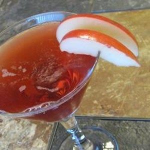 Red Apple Martini Recipe Apple Martini Recipe, Sour Apple Pucker, Apple Schnapps, Apple Pucker, Apple Vodka, Washington Apple, Red Delicious Apples, Apple Martini, Coconut Cupcakes