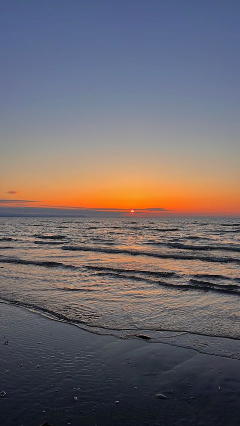 #wasaga #sunset Wasaga Beach Aesthetic, Wasaga Beach Ontario, Kincardine Ontario, Ontario Beaches, Wasaga Beach, Beach Sunset Wallpaper, Cute Summer Wallpapers, Pretty Skies, Iphone Wallpaper Sky