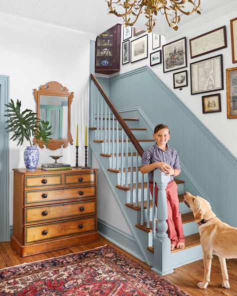 wainscoting ideas blue stairs Pretty Entryway, Blue Stairs, Vintage Cubby, New Traditional Decor, Foyer Mudroom, Wainscoting Height, 1800s Home, Faux Wainscoting, Wainscoting Ideas