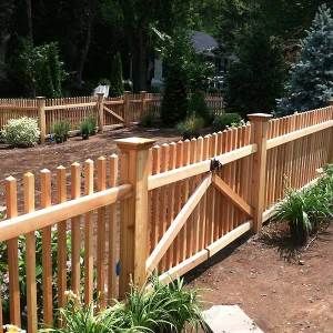 Front Yard Fences, Short Fence, Wooden Fence Gate, Picket Fences, Front Fence, Fence Styles, Yard Fence, Building A Fence, Diy Fence