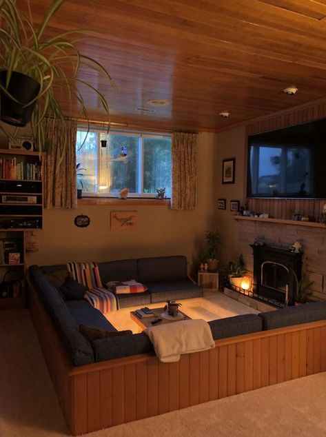 Dream house interior sunken living room : 70s living room 70s living room aesthetic 70s living room 1970s interior 70s living room pit 70s living room aesthetic vintage 70s living room decor 70s living room 1970s interior retro 70s living room vintage 70s living room ideas 70s living room modern 70s living room 1970s interior vintage 70s living room conversation pit Conversation Pit Living Room, Living Room 70s, 70s Living Room, Conversation Pit, 70s House, Sunken Living Room, 70s Home, Dream House Interior, Apartment Inspiration