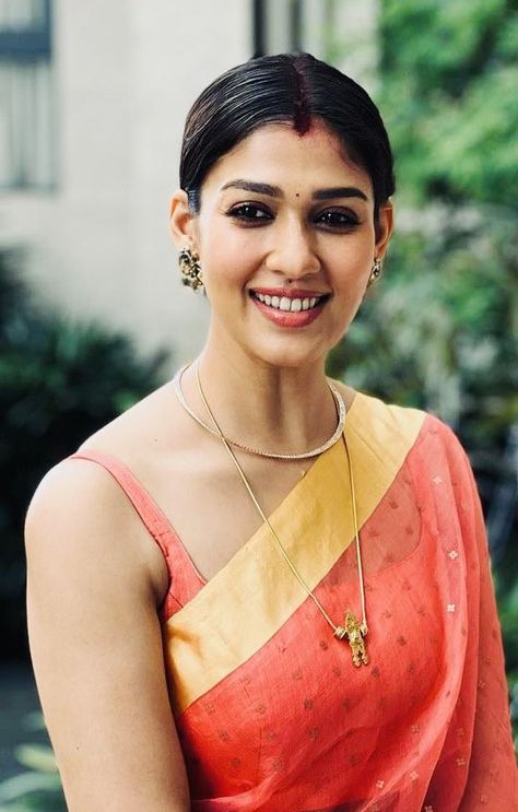 South Indian Mangalsutra, Nayanthara Hairstyle, Silk Sarees Online Shopping, Couple Wedding Dress, Actress Without Makeup, Hot Poses, Taking Notes, Bollywood Girls, Alia Bhatt