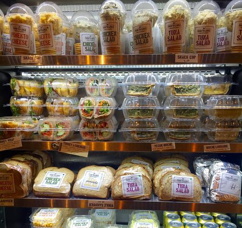 Grab And Go Restaurant Ideas, Grab And Go Deli Ideas, To Go Sandwiches Packaging, Grab Go Food Display, Grab And Go Cafe Food, Takeaway Lunch Ideas, Grab And Go Sandwich Display, Sandwich Packaging Takeaway, Cafe Grab And Go