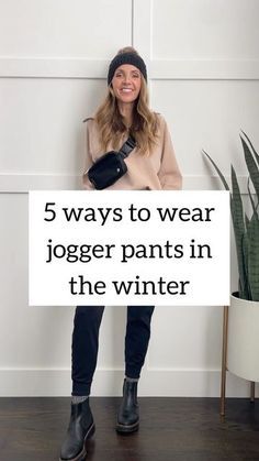 White Jogger Outfits Women, Jogger Pants Boots Outfit, Joggers And Boots Outfits Winter, Cold Weather Jogger Outfit, Leggings Outfit 2023 Winter, Joggers In Winter How To Wear, Casual Winter Pants, Black Jogger Pants Outfit Winter, Black Pants Casual Work Outfit