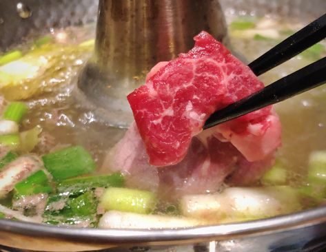 How to make Shabu Shabu everyone will love Japanese Shabu Shabu, Shabu Shabu Recipe, Making Beef Jerky, Cook Lobster, Living On A Farm, Hot Pot Recipe, Japanese Beef, Mushroom Dish, Shabu Shabu