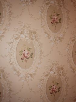 Wallpaper Dollhouse, Girls Bedroom Vintage, Dreamy Cottage, Floral Wallpaper Bedroom, Bedroom Traditional, Victorian Wallpaper, Vintage Floral Wallpapers, Shabby Chic Bathroom, Shabby Chic Bedroom