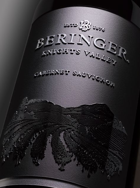 Close up of Beringer Cab by Etched Images #taninotanino #vinosmaximum Wine Design Label, Wine Label Design Ideas, Beringer Wine, Minimal Wine Label, Wine Label Design Modern, Black Wine Labels, Organic Wine Label Design, Wine Label Packaging, Wine Bottle Label Design