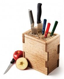 Cool Knife Block Kitchen Knife Block, Unique Knife, Trench Knife, Southern Biscuits, Unique Knives, Wood Knife, Woodworking Magazine, Knife Holder, Router Table