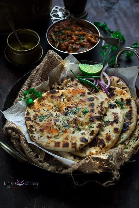 Amritsari Kulcha, Stuffed Paratha, Food Savoury, Indian Delicacies, Indian Breads, Indian Food Photography, Desi Khana, Flat Breads, Punjabi Food