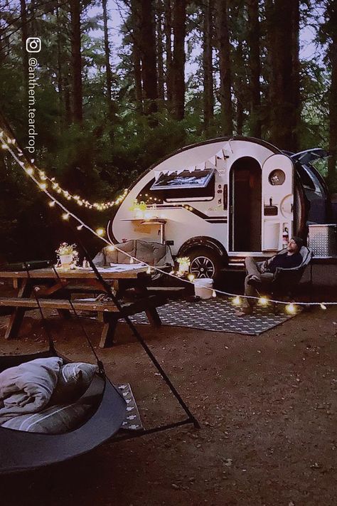 Camper Camping Aesthetic, Travel Trailer Aesthetic, Trailer Camping Ideas, Cozy Trailer, Trailer Aesthetic, Camper Aesthetic, Jeep Camping Trailer, Tent Camping Aesthetic, Teardrop Trailer Camping