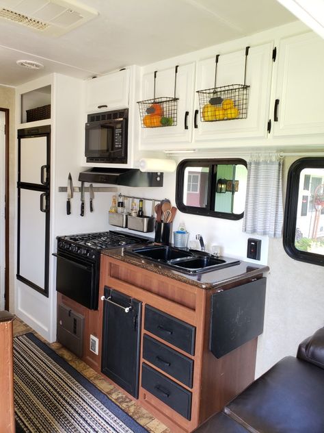 Rangement Caravaning, Camper Storage Ideas Travel Trailers, Camper Organization Rv Living, Camper Organization Travel Trailers, Rv Interior Remodel, Camper Interior Design, Camper Trailer Remodel, Vintage Camper Remodel, Camper Hacks