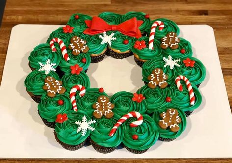 Christmas Tree Cupcakes Pull Apart, Pull Apart Cupcake Cake Christmas, Christmas Cupcake Wreath, Pull Apart Christmas Cupcakes, Grinch Pull Apart Cupcakes, Cupcakes Christmas Decorations, Whoville Cupcakes, Christmas Cupcake Cakes Pull Apart, Christmas Pull Apart Cupcakes