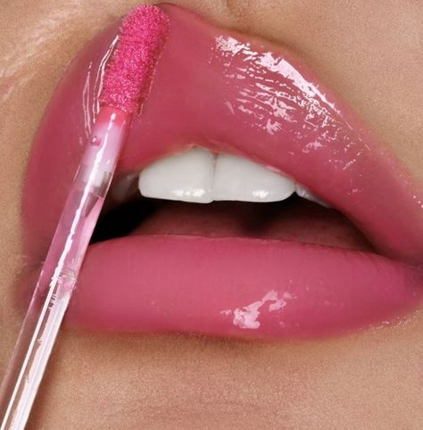 Lip Injection Lip Gloss, Too Faced Lip Injection, Girls Lipstick, Lip Gloss Shades, Lipgloss Lips, Nice Lips, Makeup News, Glossier Pink, Pink Lip Gloss