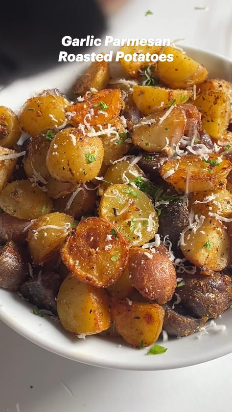 Garlic Parmesan Roasted Potatoes are an easy, flavorful, and delicious side dish recipe! Made with baby potatoes, fresh parmesan cheese, and minced garlic … these cheesy potatoes are crispy on the outside, fluffy on the inside, and oven roasted to perfection. They’re hearty, tender, and bound to be your new go-to side! Best Oven Baked Potatoes, Oven Baked Potatoes, Garlic Parmesan Roasted Potatoes, Baby Potato Recipes, Parmesan Roasted Potatoes, Roasted Baby Potatoes, Garlic Roasted Potatoes, Oven Roasted Potatoes, Roasted Potato Recipes