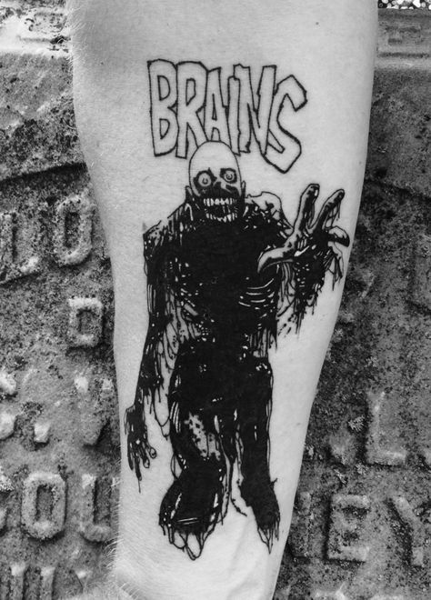 Zombie from Return of the Living Dead Left 4 Dead Tattoo, Zombie Tattoo Design, Grave Yard Tattoos, Tarman Zombie, Saw Tattoo Jigsaw, Rob Zombie Tattoo, Zombie Tattoo Ideas, Twd Tattoo, Zombie Pictures