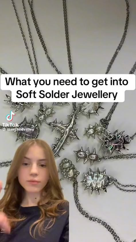 Chain Crafts Ideas, Soft Solder Jewelry Diy, Solder Jewelry Diy, How To Make Metal Jewelry, Soldering Jewelry Tutorials, Soft Solder Jewelry Ideas, Scene Diy Accessories, Diy Soldering Jewelry, Soft Soldered Jewelry