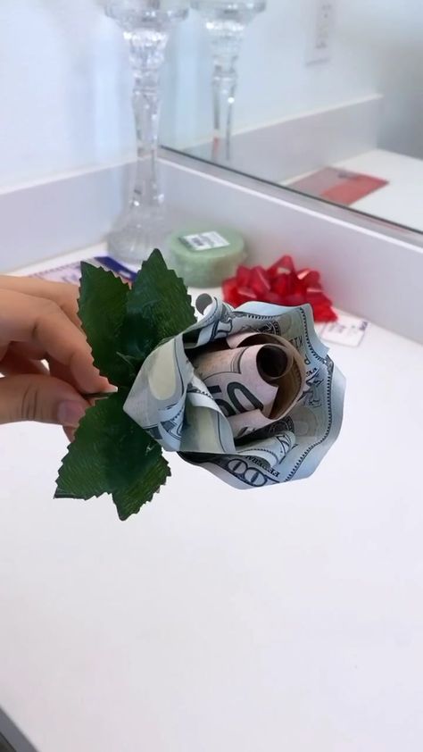 Money Roses, Flores Rose, Lou Flores, Money Rose, Tiktok Watch, Easy Money, Tiktok Videos, Craft Diy, Short Videos