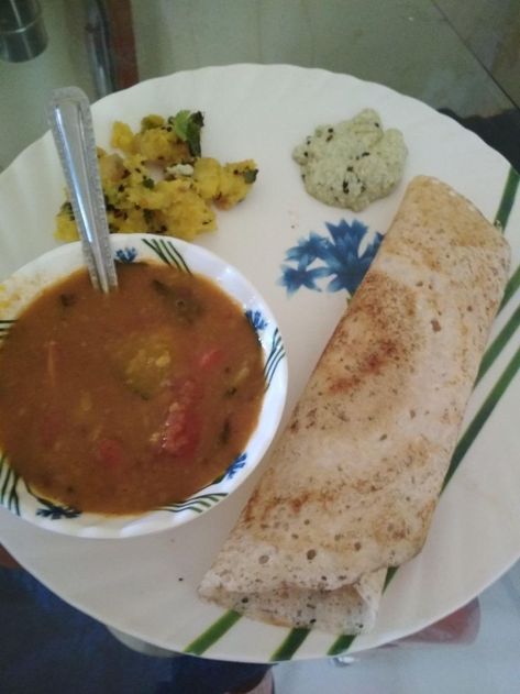 Masala Dosa Snapchat Story, Dosa Pictures, Indian Breakfast Snapchat Stories, Dosa Snap, Indian Food Snap, Breakfast Pic, Driscolls Berries, Meal Pictures, Masala Dosa